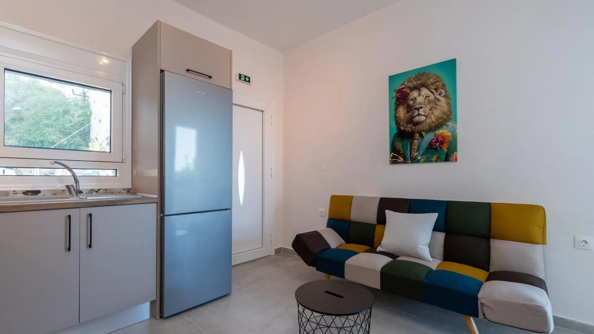 Sandra Seaview Suites Néos Marmarás
