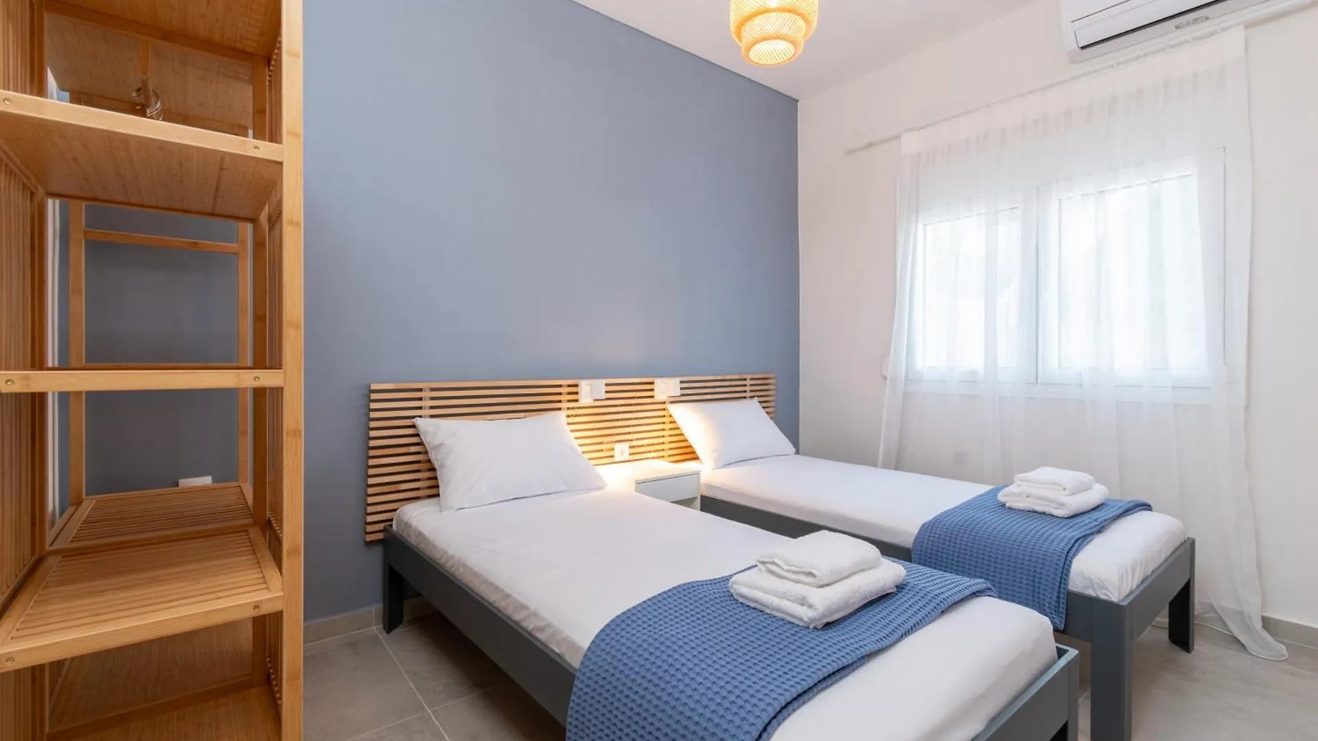 Sandra Seaview Suites Néos Marmarás