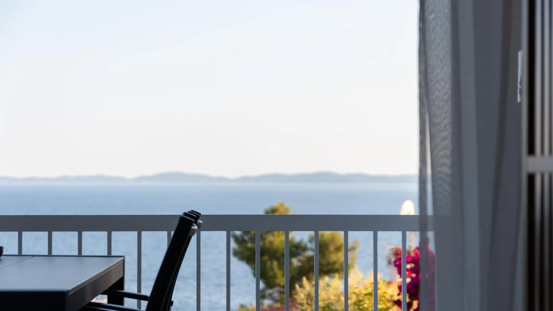 Sandra Seaview Suites Néos Marmarás Griechenland