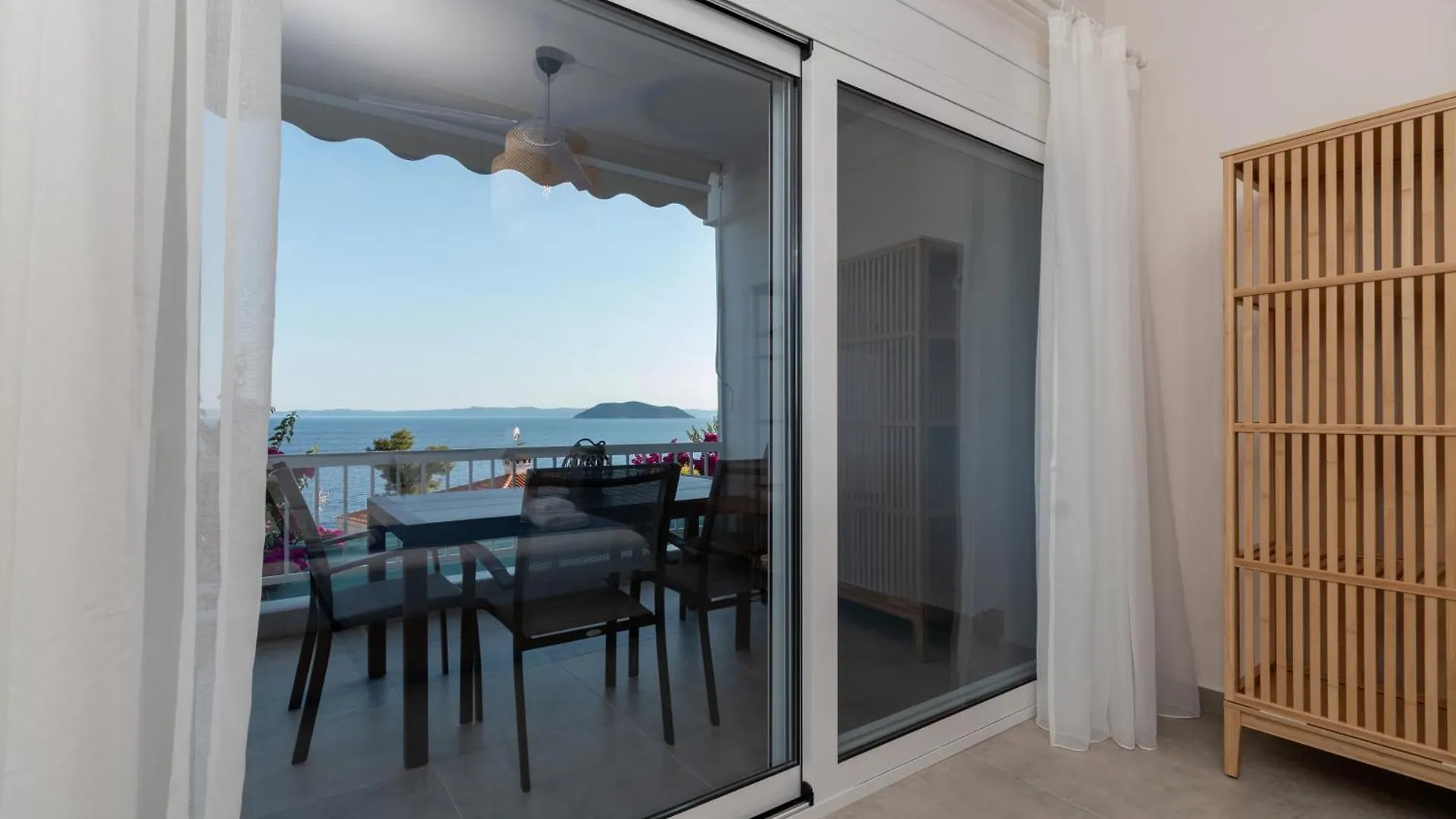 Sandra Seaview Suites Neos Marmaras Apartment