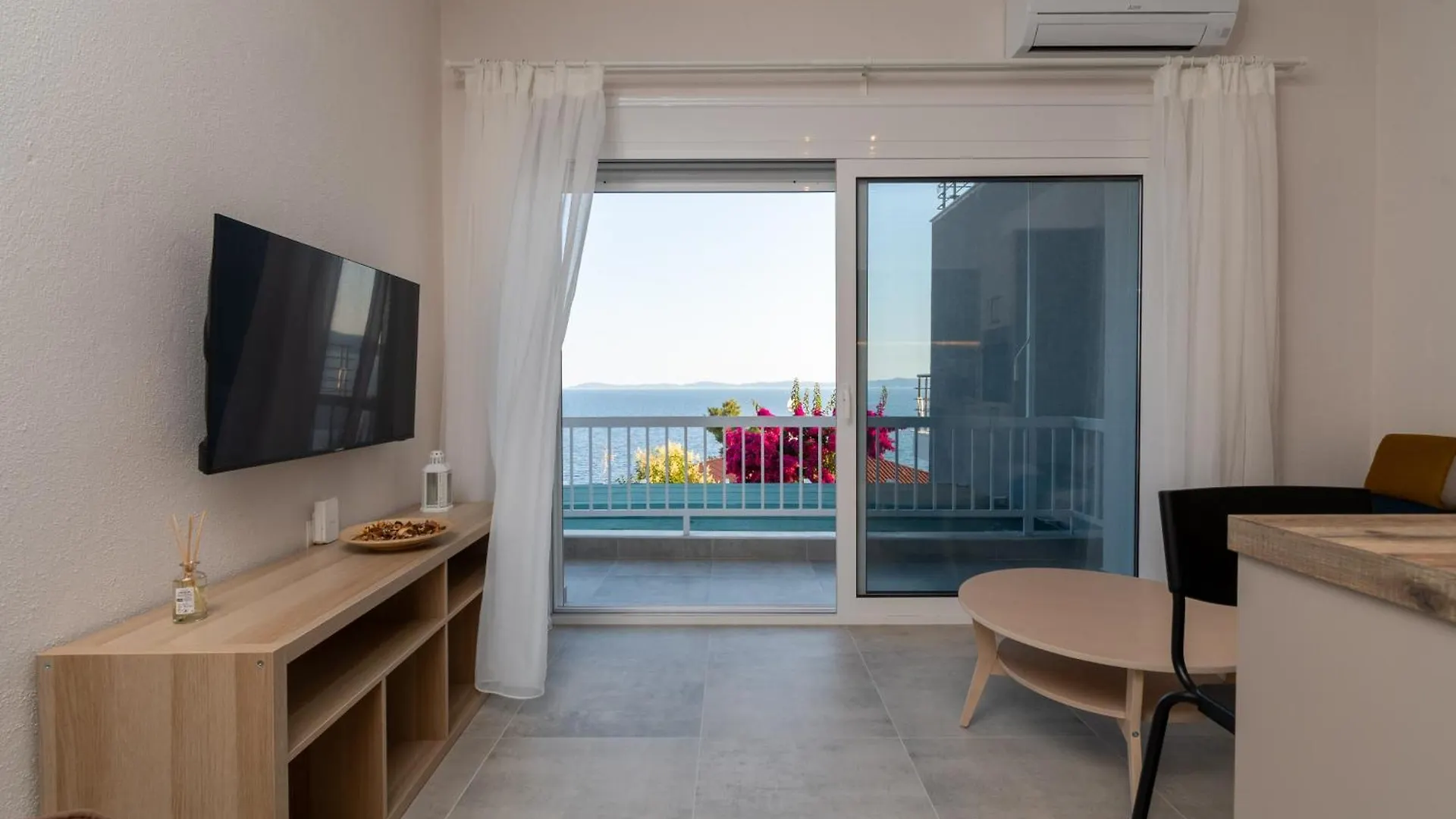 Sandra Seaview Suites Neos Marmaras Apartment