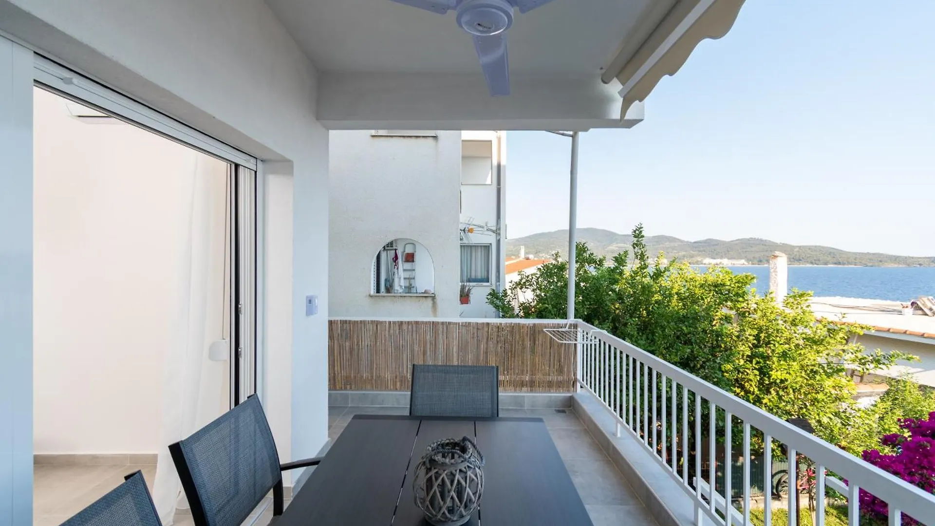 Sandra Seaview Suites Neos Marmaras Apartment