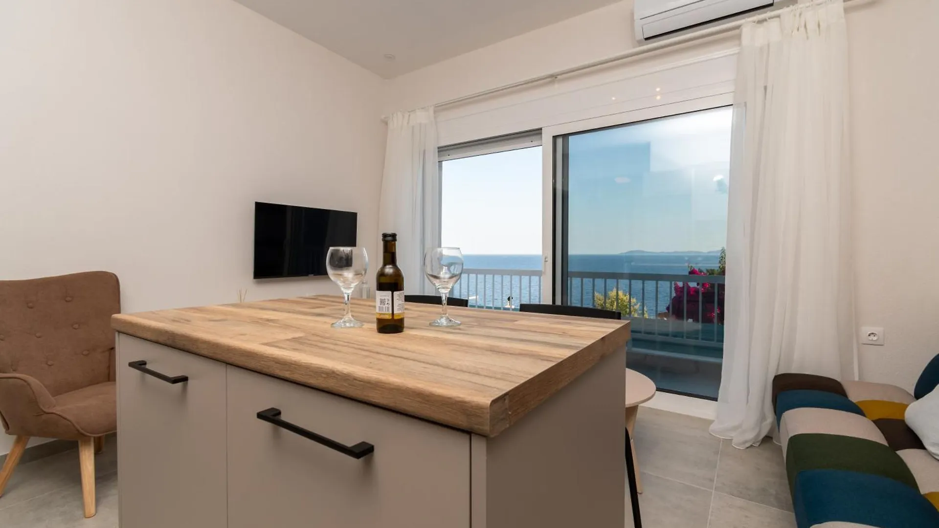 Sandra Seaview Suites Neos Marmaras Apartment