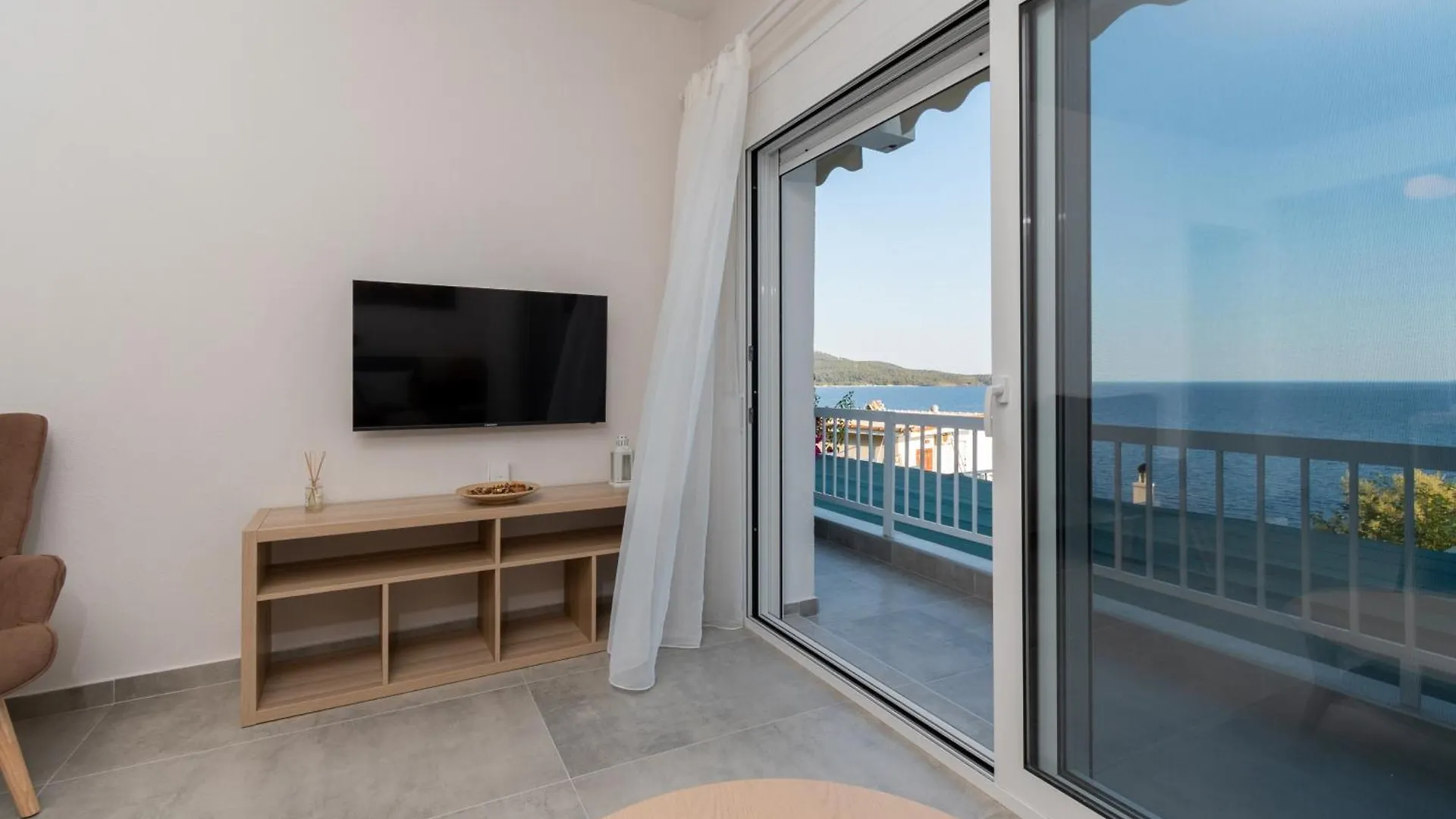 Sandra Seaview Suites Neos Marmaras Apartment